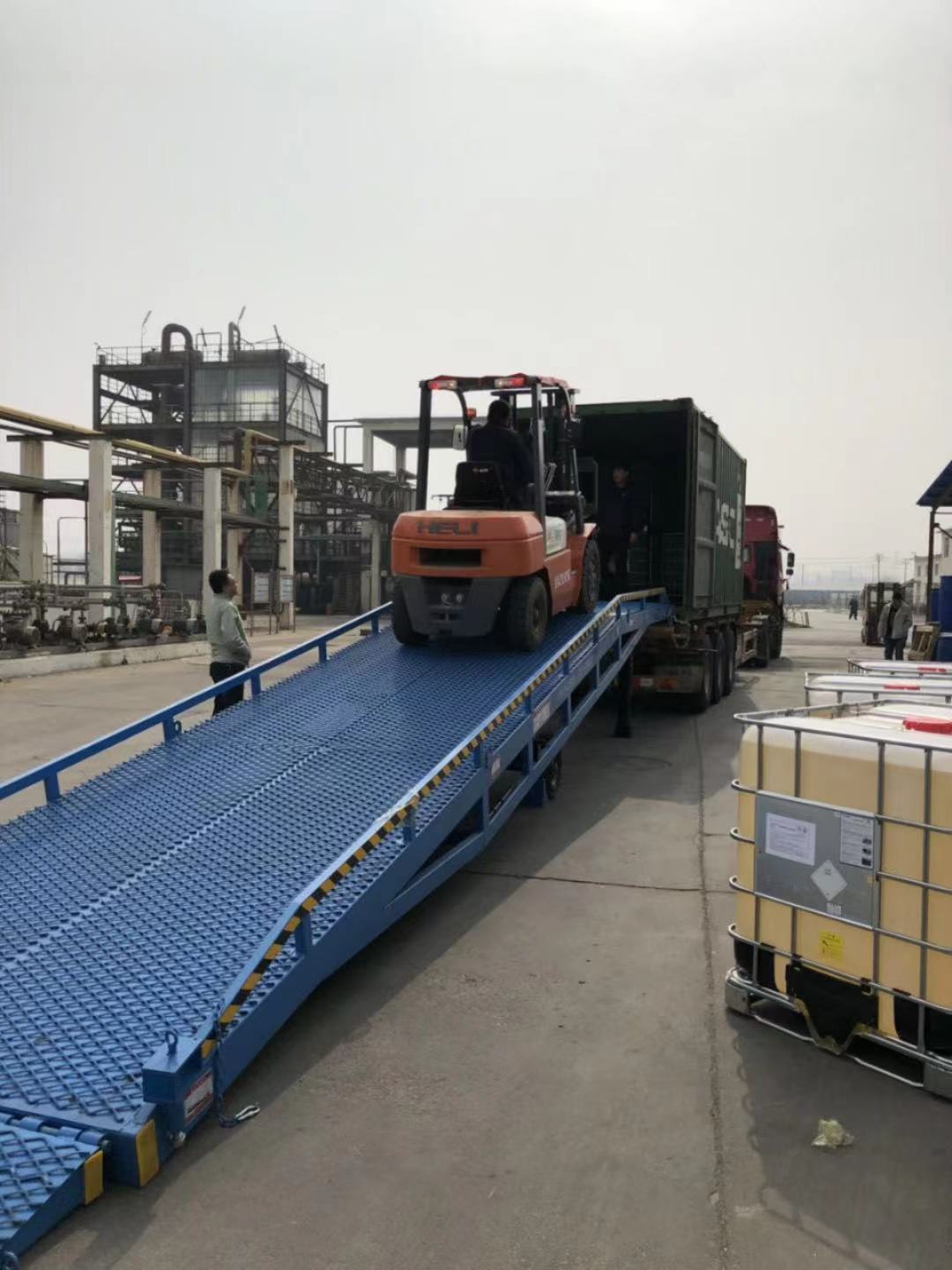 移（yí）动式登车桥