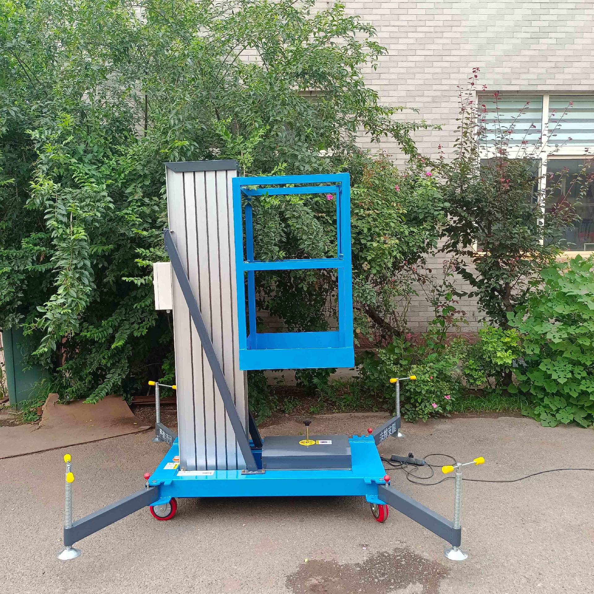 單柱式鋁合金升降平台如何節能油耗(hào)?